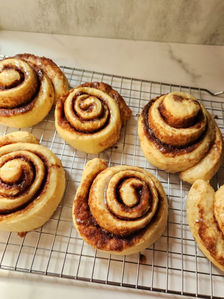 the-best-vegan-cinnamon-roll-recipe 2 (1)