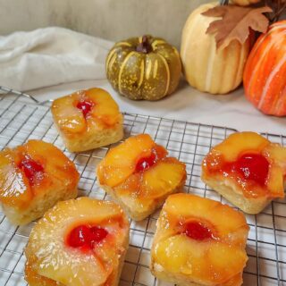 THE-BEST-PINEAPPLE-UPSIDE-DOWN-CAKE-BARS-RECIPE