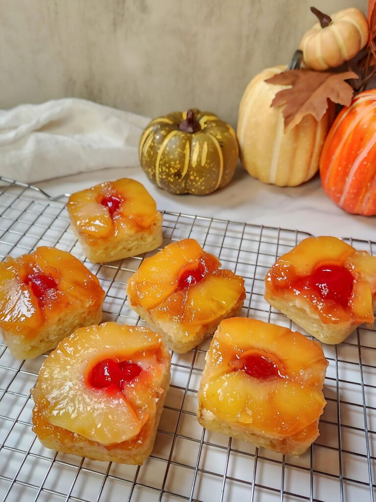 THE-BEST-PINEAPPLE-UPSIDE-DOWN-CAKE-BARS-RECIPE