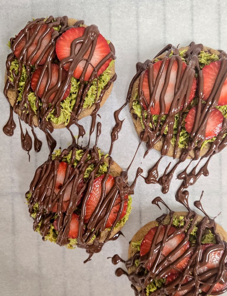 Dubai Chocolate Chip Cookies with Strawberries (Vegan)