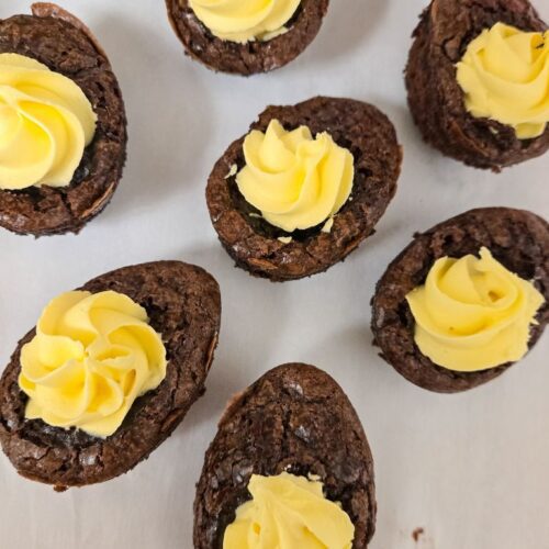 Vegan-easter-mini-egg-brownies.
