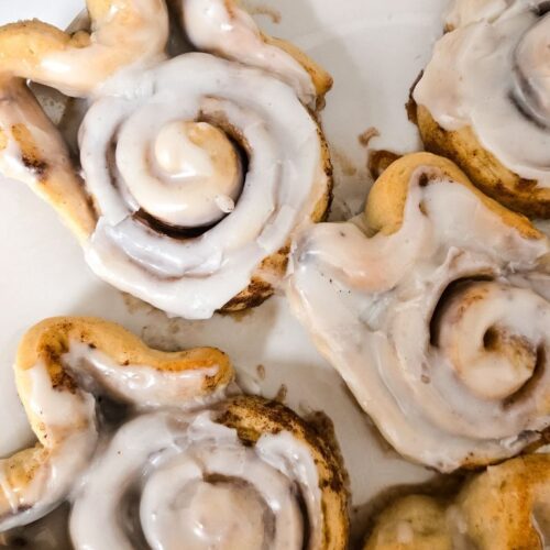 Homemade-Easter-Cinnamon-Roll-Bunnies