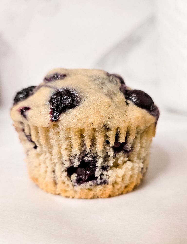 Easy-Homemade-Moist-Blueberry-Muffins