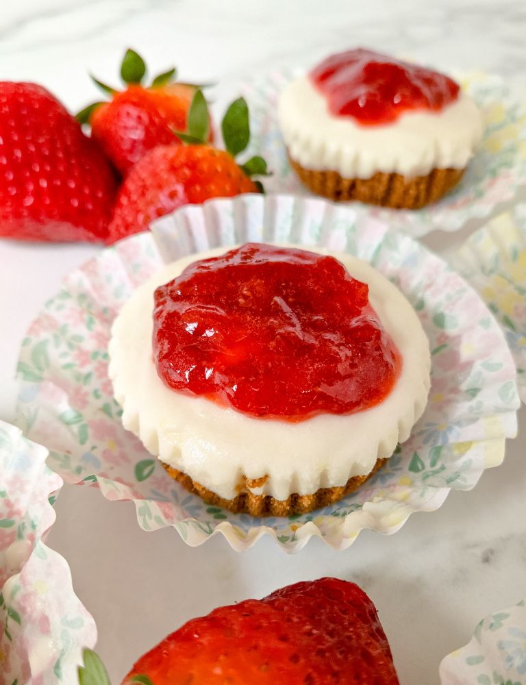 Vegan-Strawberry-Cheesecake-Bites