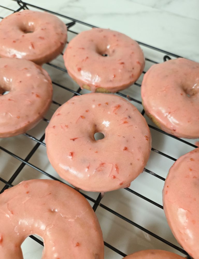 Vegan Strawberry Baked Donuts (3)