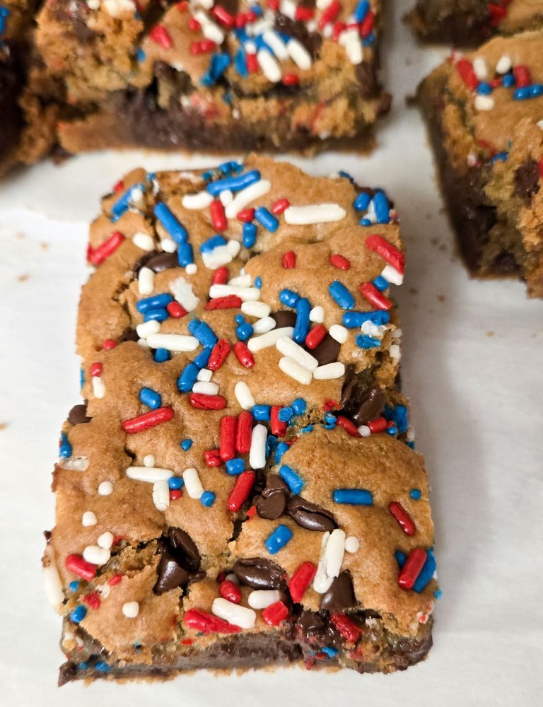 vegan-red-white-and-blue-chocolate-chip-cookies-bars